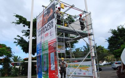 Colocación de Cartelería en Altura: Cuando la Creatividad y la Técnica se Unen